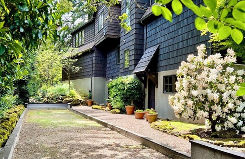 Country Club - North Shore House | Executive ADU overlooking 9th Fairway at Oswego Lake Country Club. 31+ days min.