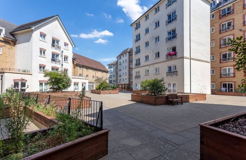 Northampton Apartment | Executive Apartment in City Centre Fast Wifi Smart TV Free Gym Access