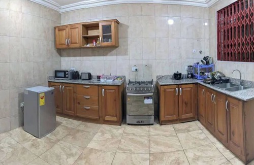 North Legon Apartment | Executive 1-bedroom with Bathtub, AC and Free Wifi