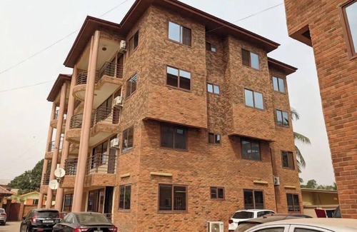 North Legon Apartment | Executive 1-bedroom with Bathtub, AC and Free Wifi
