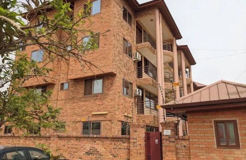North Legon Apartment | Executive 1-bedroom with Bathtub, AC and Free Wifi