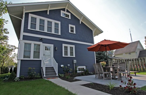 Syracuse House | Executive Home directly across from Syracuse Lake! Sleeps 10!