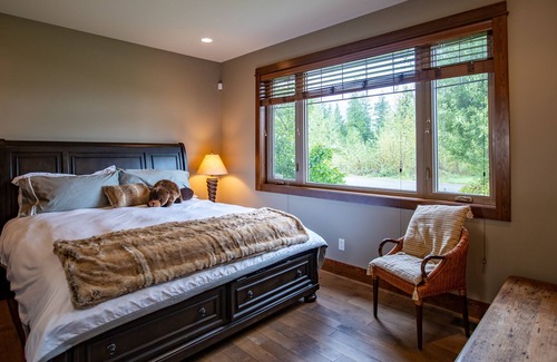 Revelstoke House | Executive Home with Beautiful Finishes Throughout