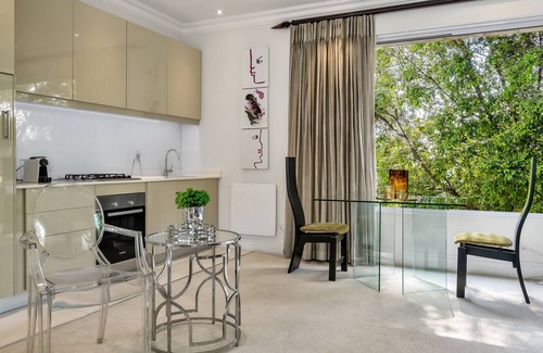 Greater Johannesburg Metropolitan Area Apartment | Executive luxury loft overlooking a green park and bird sanctuary