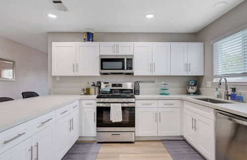 Summerlin House | Executive Oasis in Vegas: Pool, Privacy & Peace.