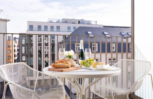 Gare Apartment | Executive One-Bedroom with Balcony
