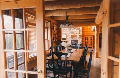 Fiddler Lake Resort Ski Chalet | Executive Plus 52 - beautiful spacious log home with private hot tub pool