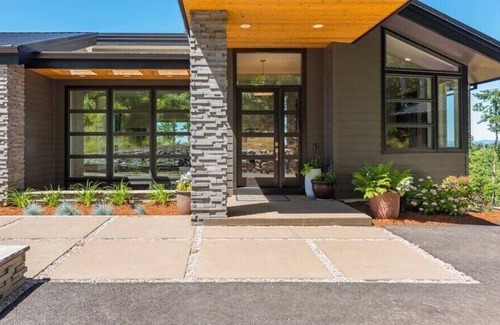 Sherwood House | Executive Retreat| Incredible Views | Smores Around the Firepit