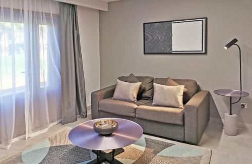 Al Majaz Apartment | Executive Suite Near Nakheel Osais