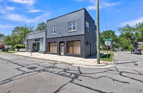 Royal Oak Apartment | Executive Suite - Prime Location - Sleeps 6 - Downtown