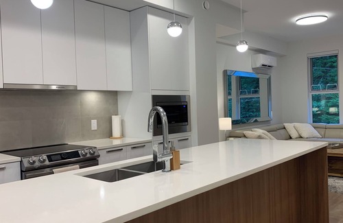Britannia Beach House | Executive Townhome w/Ocean & Mountain Views