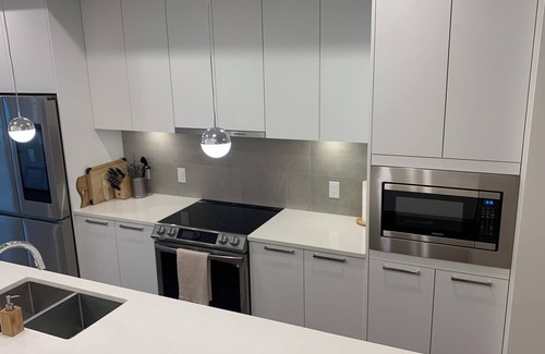 Britannia Beach House | Executive Townhome w/Ocean & Mountain Views