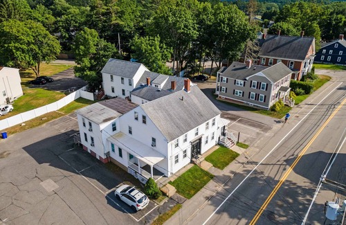 Exeter Apartment | Exeter -1st Floor Large Furnished Two Bed One Bath