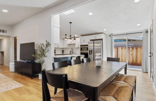 Sunnyvale House | Exhale in Sunnyvale: A Cozy Modern Haven
