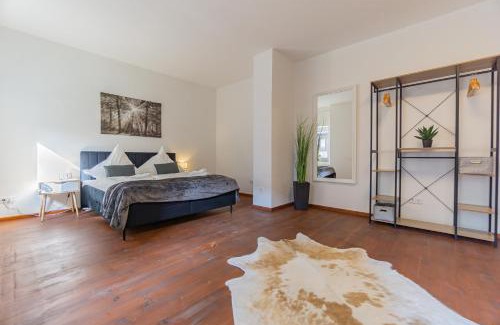 Cottbus House | Exklusive Stadtvilla-190qm- Parkplatz- 3Schlafzimmer- 2 Bäder- Netflix- Waschmaschine- 4 Etagen-nähe Theater