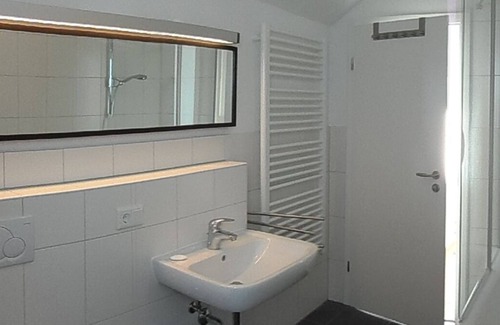 Au am Inn Apartment | Expanded Spacious and modern, fully equipped kitchen and large living area
