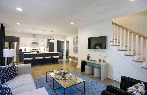 Hillsboro Village House | Expansive 3-Home Property w Hot Tub | Walk to Belmont & 12South