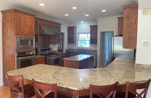 Purcellville Villa | Expansive 6000 sq ft Villa w/Hot Tub, Fire Pit & 15+ acres