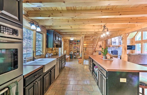 New Providence House | Expansive Group Getaway: 11 Mi to Lancaster!
