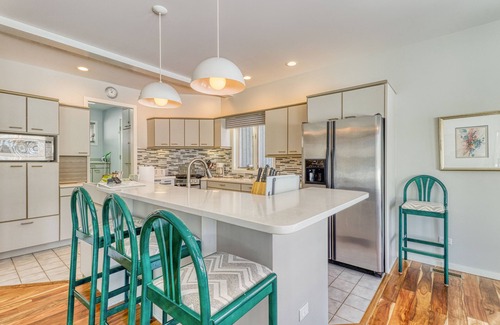 Birchwood Farms House | Expansive home w/wrap around deck, full kitchen