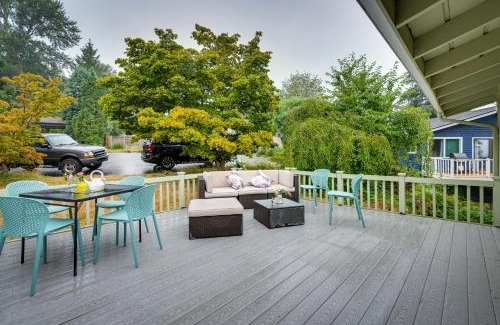Lake Forest Park House | Expansive Lake Forest Park Home with Private Deck!