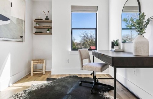 East MLK House | Expansive Luxury Duplex | Shared Pool
