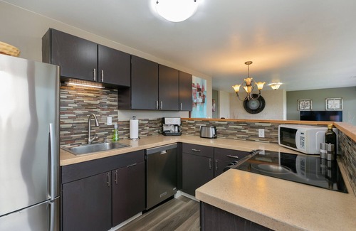 North Beach/Blue Ridge Apartment | Expansive Views of Puget Sound close to Ballard