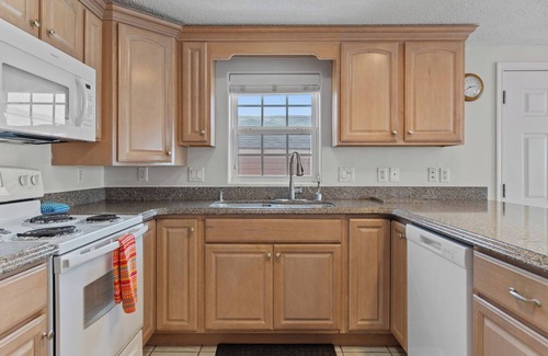 Port Isabel Cottage | Experience a charming 2-bedroom waterfront home