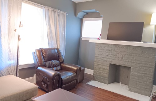 South Broadway Apartment | Experience a home near Cleveland Clinic & parks