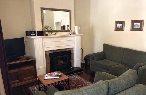 Greenock Cottage | Experience all the Barossa Valley has to offer in a delightful heritage cottage.