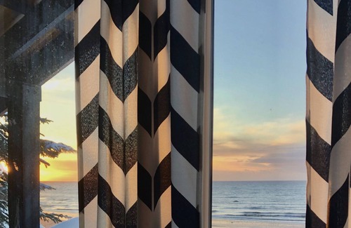 Kenai Cabin | Experience as if it’s yours, a Contemporary luxury Cabin on Alaska’s #1 Beach.