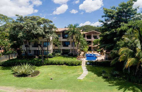 Playa Hermosa Condo | Experience Beachfront Bliss in a Charming 3-Bedroom Condo - Sol y Mar 4C