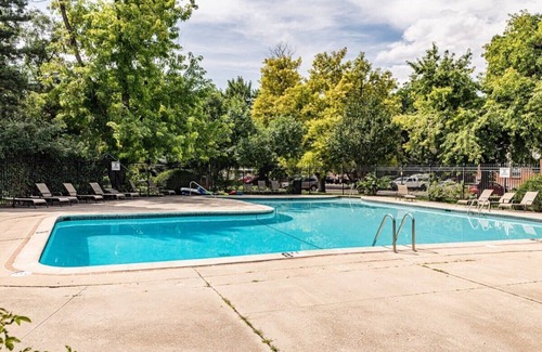 Glenwood Grove - North Iris Apartment | Experience Boulder: 1BR With all the Local Charm