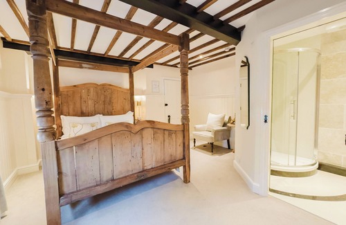Birchington Hotel | Experience boutique comfort above The Powell pub in Birchington. Stylish en-suite rooms, luxury touches, and a vibrant pub below—perfect for business, couples, or families. Book your coastal escape today!