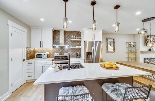 Dunkin Hill House | Experience breathtaking mountain views at Tenmile Viewhouse.