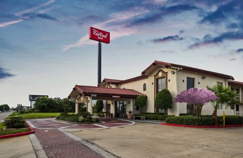 Houston House | Experience Budget-Friendly Comfort Close to Houston's Must-See Attractions