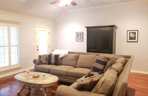 Barling House | Experience Comfort and Relaxation in Chaffee Crossing w/this Spacious Retreat!