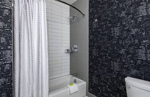 Central Business District Hotel | Experience Downtown Houston in Style! 3 Family-friendly Units, Pets are Welcome!