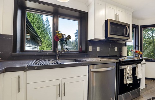 Duvall House | Experience Duvall charm near Evergreen State Fairgrounds