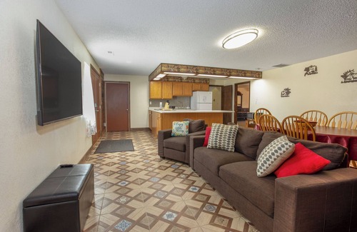 Hudson House | Experience Hudson charm in our spacious 3-bedroom retreat