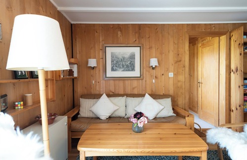 Mitloedi House | "Experience Idyll and Adventure at Chalet Sönderli in the Swiss Alps!"