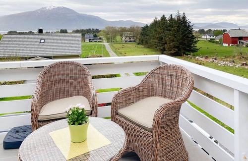 Haram House | Experience island idyll and mountain Goaldet on Lepsøya