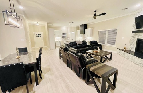 Kemah House | Experience Kemah in Luxury!nGorgeous, custom, brand new 3 bedroom with 3.5 baths