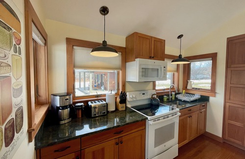 Hartland Four Corners House | Experience life on a Vermont Farm in a Beautiful Modern Cabin - Stunning Views!