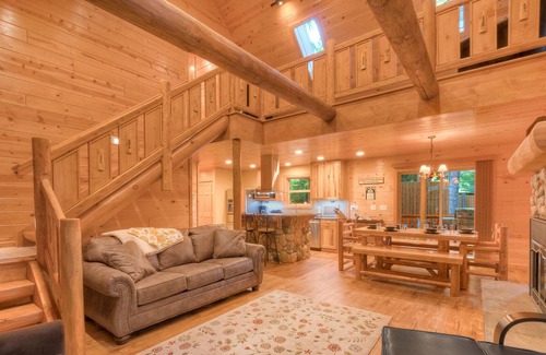 Enumclaw Cabin | Experience LOG HOME near Crystal Mountain skiing and Rainer Nat'l Park with spa