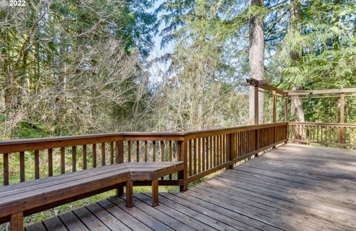Mount Hood Village Cabin | Experience Moonshadow - Fresh & fun chalet on Mt. Hood. 10 minutes to Ski Bowl!