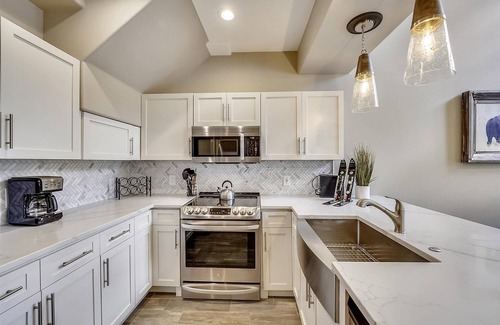 Warrior's Mark Condo | Experience mountain living in style at Corral 306E, a spacious, remodeled condo in Breckenridge.