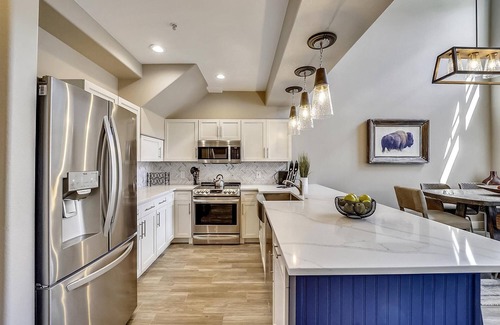 Warrior's Mark Condo | Experience mountain living in style at Corral 306E, a spacious, remodeled condo in Breckenridge.