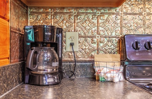 Bryson City Cabin | Experience mountain serenity at Edgeview Chalet