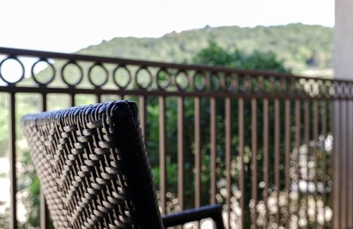Boerne Hotel | Experience Nature's Splendor: Luxurious Resort with Unforgettable Views| 3 Units